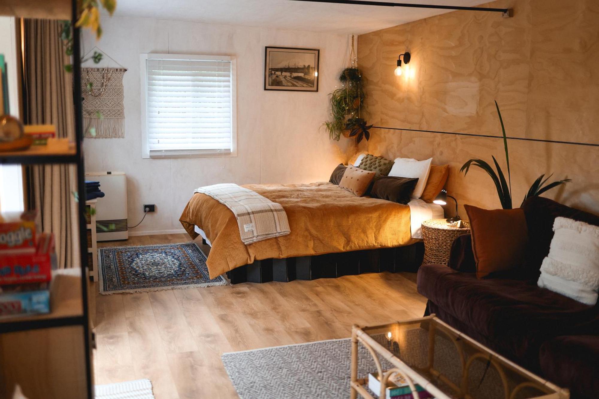 Kaitake Kabana - Unique, Off-Grid, Studio Retreat Oakura Exteriör bild