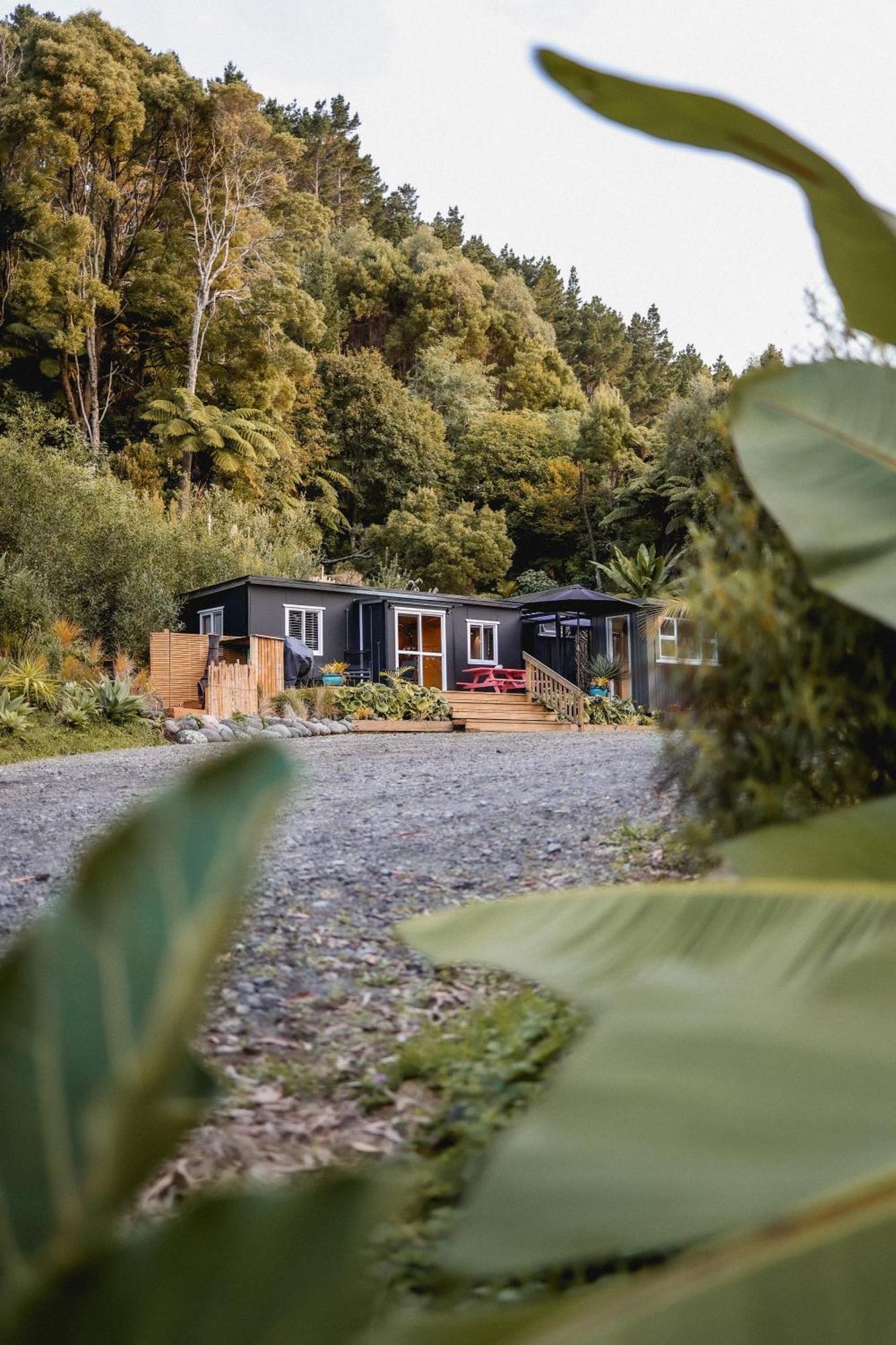 Kaitake Kabana - Unique, Off-Grid, Studio Retreat Oakura Exteriör bild