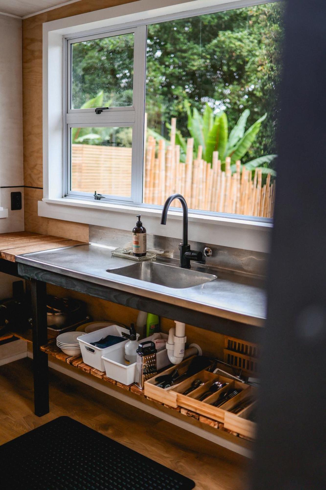 Kaitake Kabana - Unique, Off-Grid, Studio Retreat Oakura Exteriör bild