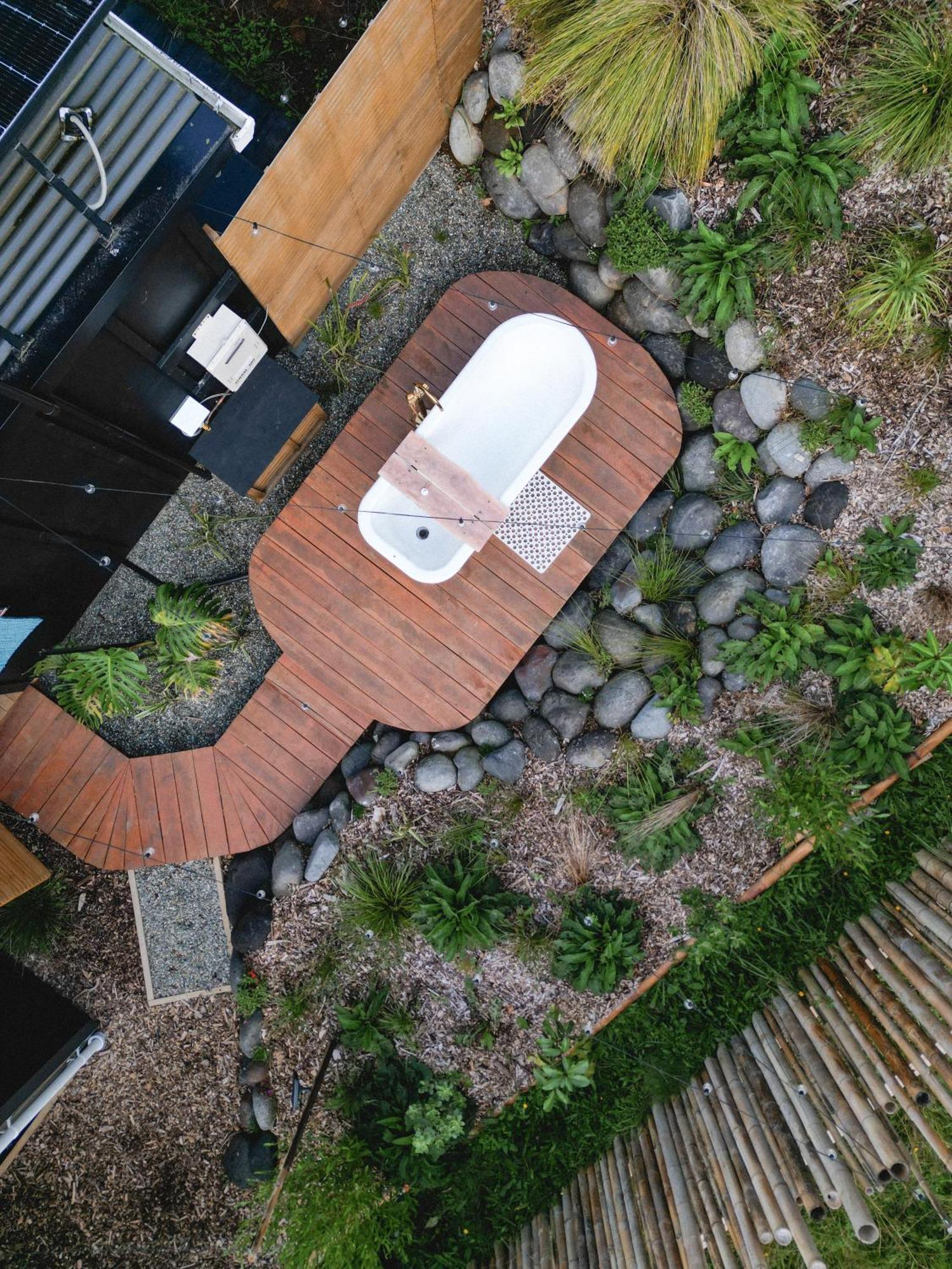 Kaitake Kabana - Unique, Off-Grid, Studio Retreat Oakura Exteriör bild